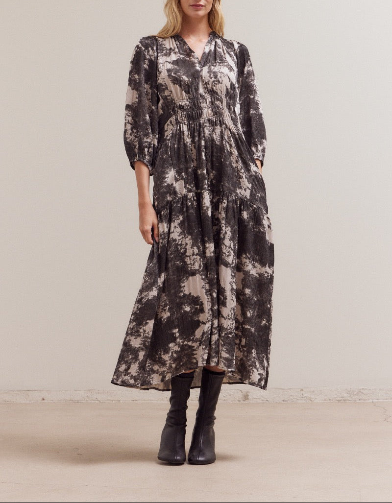 Fawn 3/4 sleeve printed midi dress from GRADE & GATHER with floral design