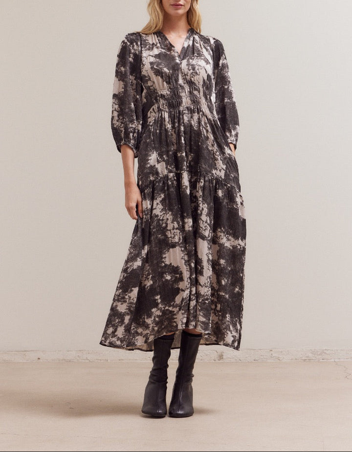 Fawn 3/4 sleeve printed midi dress from GRADE & GATHER with floral design