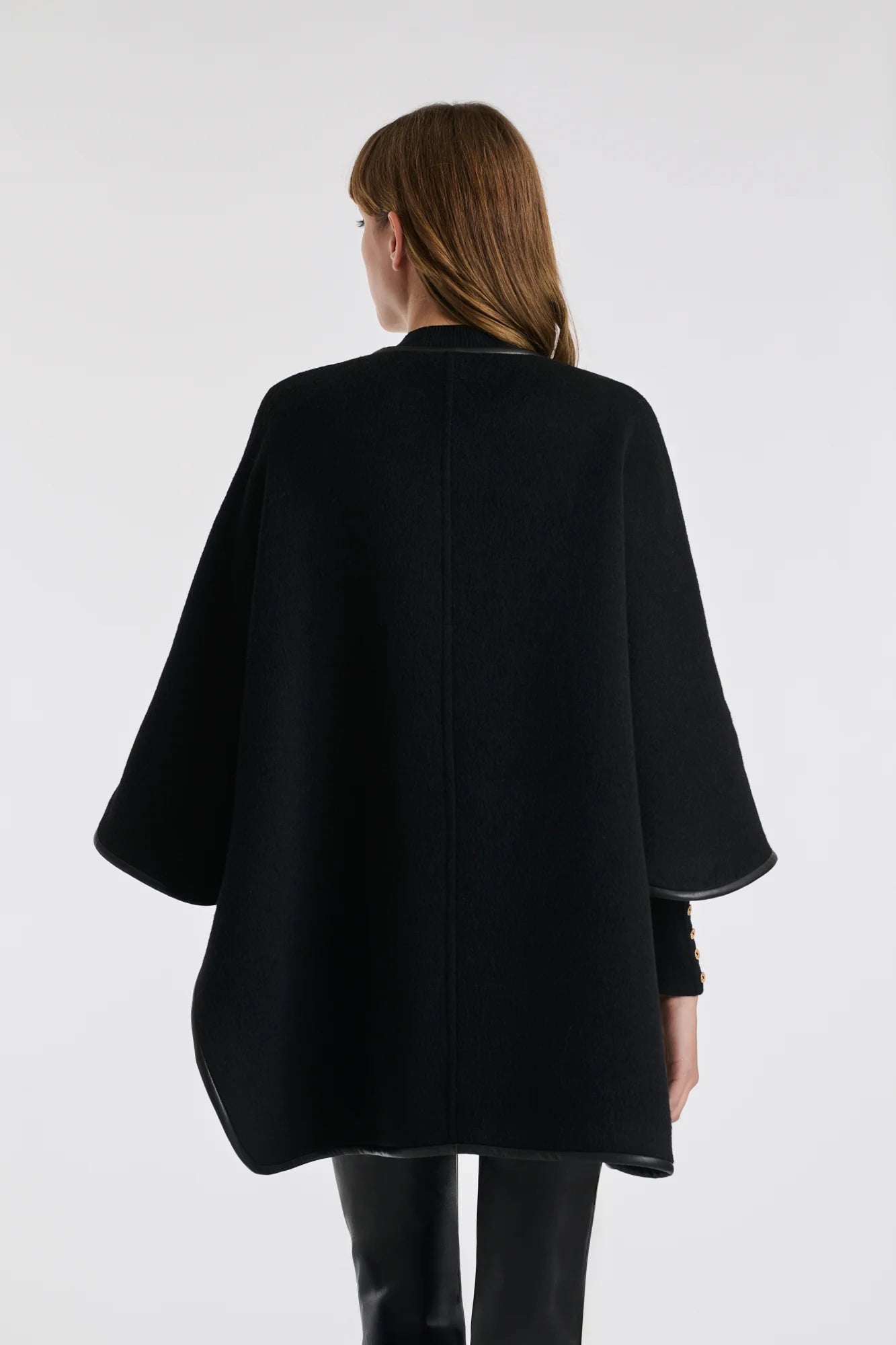 Reversible Wool Cape – A Refined Finishing Layer