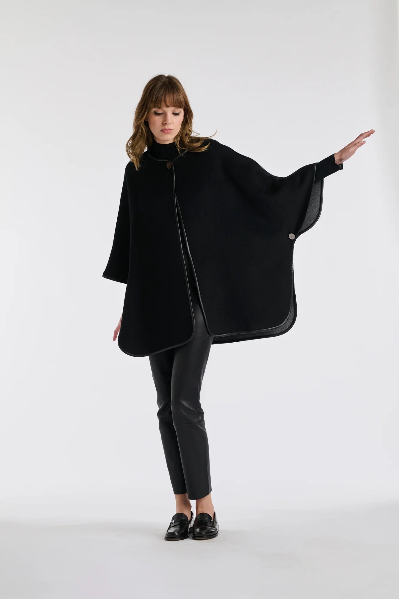 Reversible Wool Cape – A Refined Finishing Layer